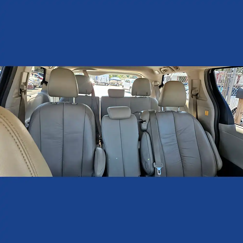 2012 TOYOTA SIENNA XLE - Image 5