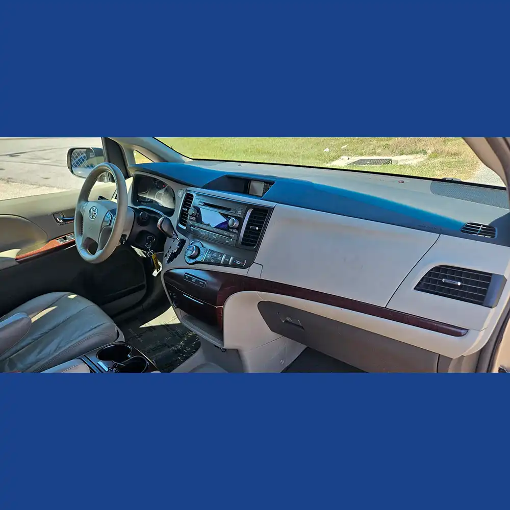 2012 TOYOTA SIENNA XLE - Image 4