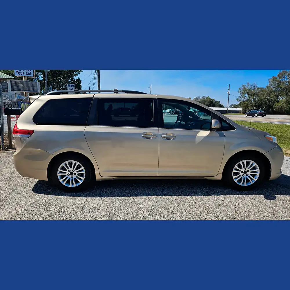 2012 TOYOTA SIENNA XLE - Image 13