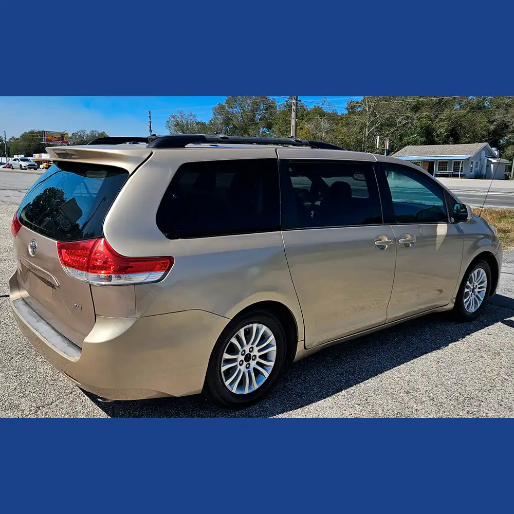 2012 TOYOTA SIENNA XLE - Image 12