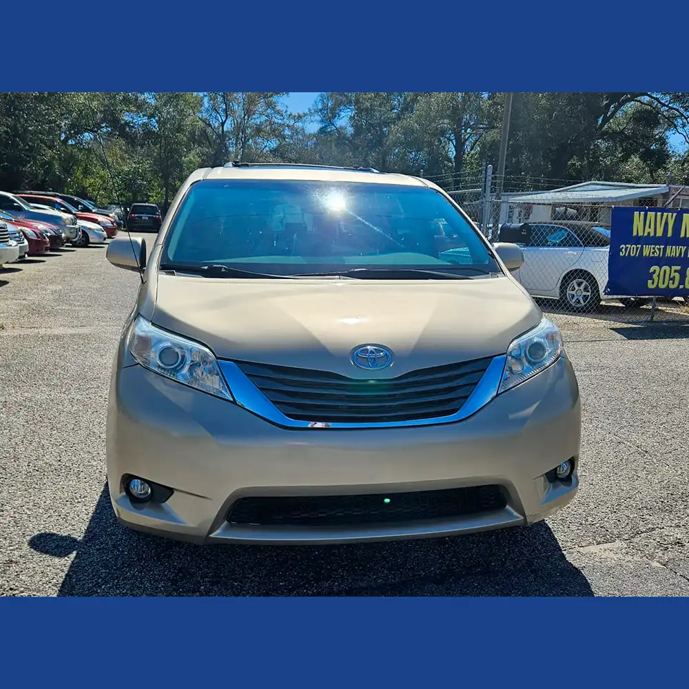 2012 TOYOTA SIENNA XLE - Image 7