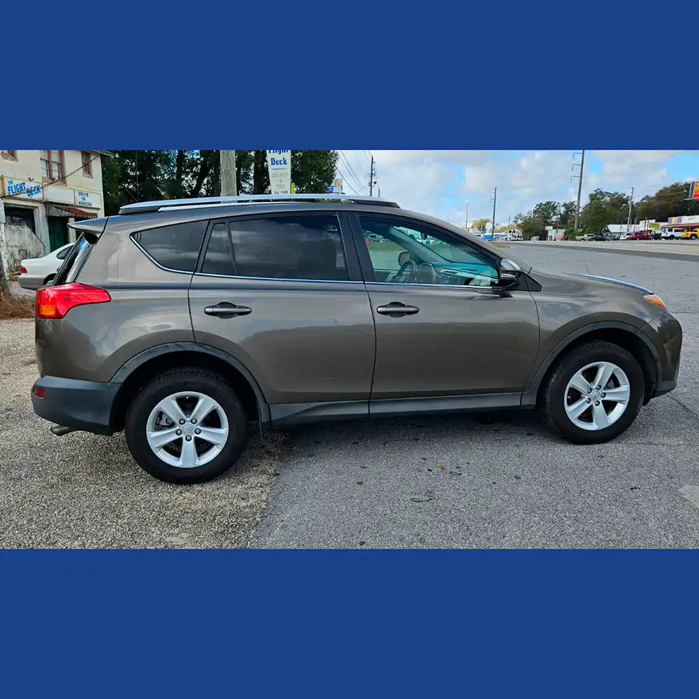2013 Toyota RAV4 - Image 6