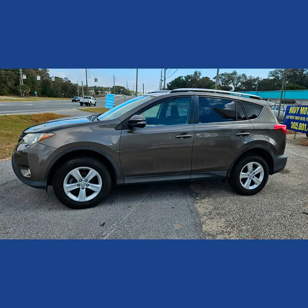 2013 Toyota RAV4 - Image 2